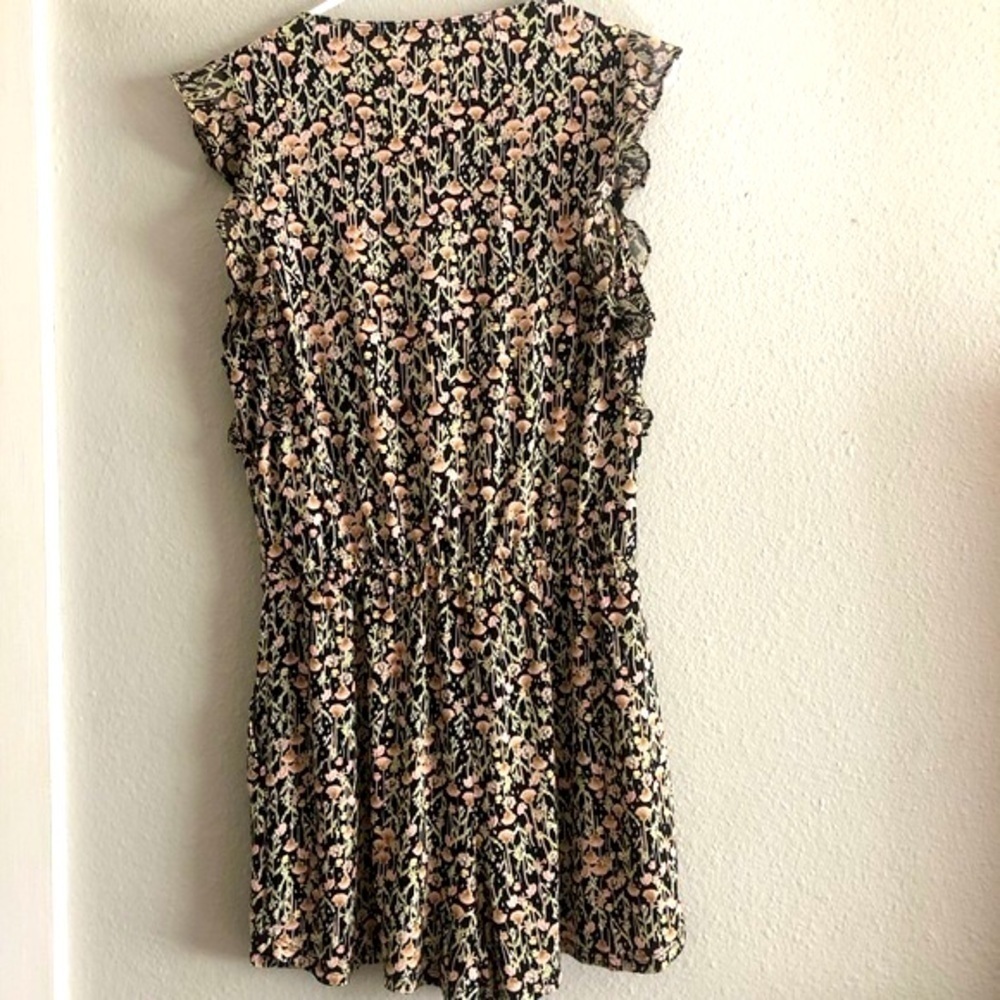 BCBGeneration Women's Ruffle Surplice Romper size Small - Picture 7 of 13